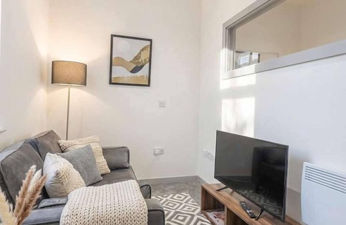 Brierley Hill Apartment | Modern & Convenient 1 Bedroom Apartment in Dudley