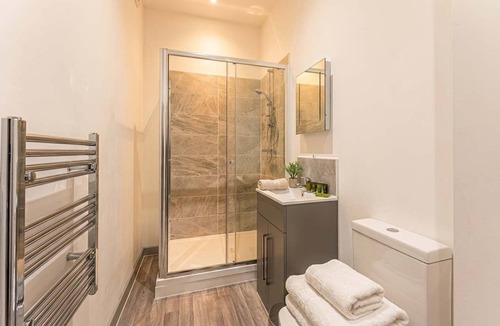 Brierley Hill Apartment | Modern & Convenient 1 Bedroom Apartment in Dudley