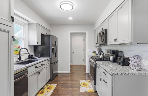 Roswell House | Modern Convenient Spot for 9 to Enjoy & Relax!