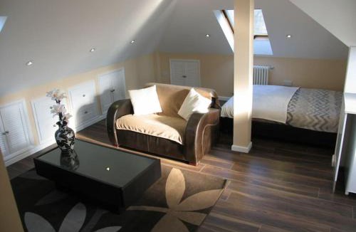 Brooklands Apartment | Modern Cosy Private Studio, WIFI, IP-TV, Must See