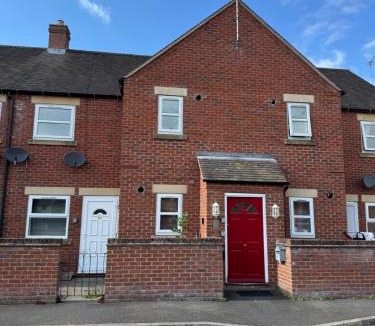 Market Drayton Apartment | Modern cosy, sleeps 5, ground floor, central MD