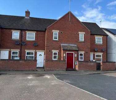 Market Drayton Apartment | Modern cosy, sleeps 5, ground floor, central MD