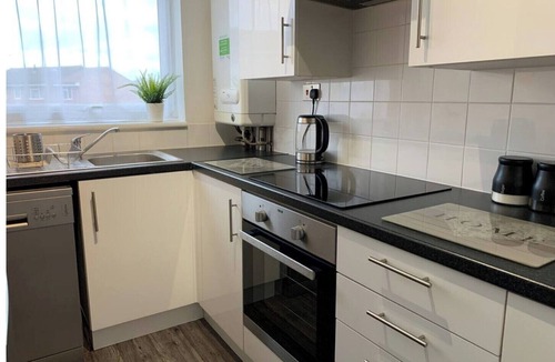 Chelmsford Apartment | Modern Cosy Warm Home With Free Parking