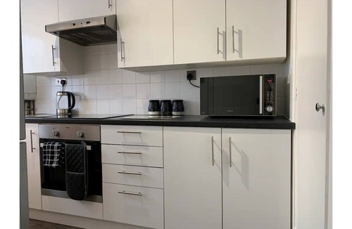 Chelmsford Apartment | Modern Cosy Warm Home With Free Parking
