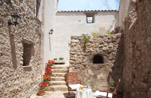 Subirats House | Modern Cottage in Wine Area