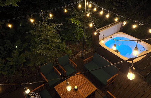 Wardsboro Ski Chalet | Modern Cottage between Stratton and Mount Snow