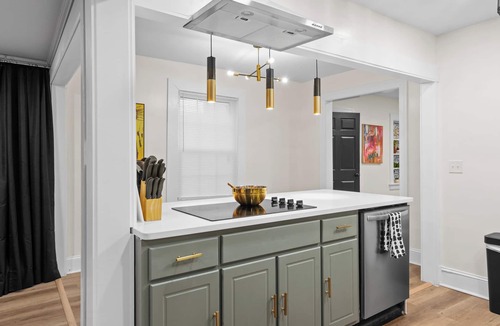Rocky Mount House | Modern Cottage - City Centern