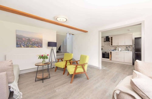 Shepton Mallet House | Modern Cottage, Countryside Views, Private Parking