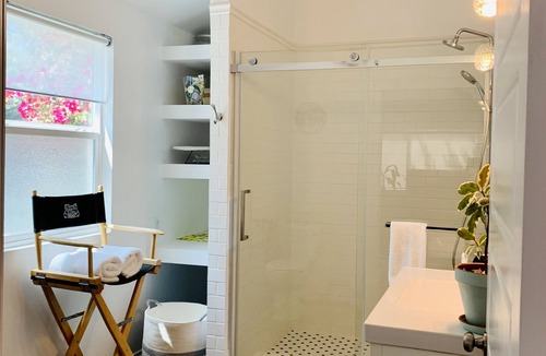 Burbank House | Modern Cottage Hideaway detached guesthouse in a quaint walkable neighborhood.