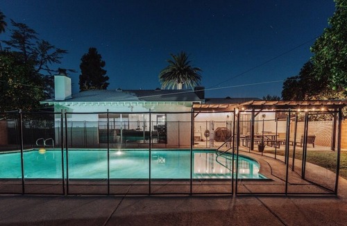 Canoga Park House | Modern Cottage Home Away from Home