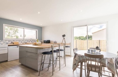 Arthon-en-Retz Cottage | Modern Cottage Near Sea with Private Garden & Garage