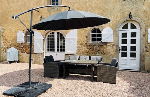 Genouillac Cottage | Modern Cottage on grounds of Chateau de Bruges with Shared pool and grounds.