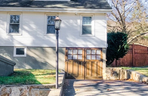 Kent House | Modern cottage on the Housatonic River