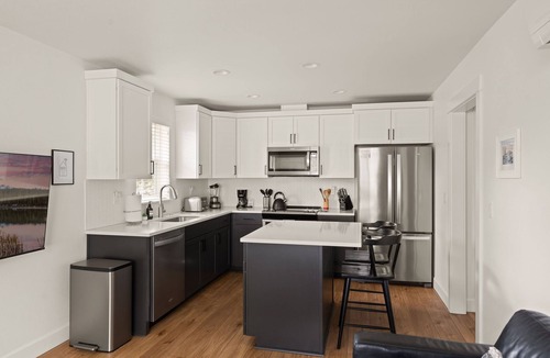 Southern Crossing House | Modern Cottage Steps to Old Mill