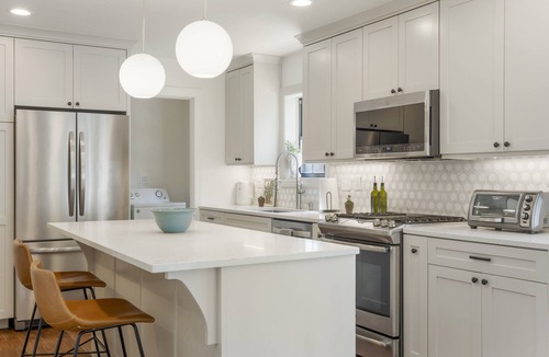 Cherry Street House | Modern Cottage w/King Bed + Mins to TU or Expo Square