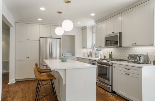 Cherry Street House | Modern Cottage w/King Bed + Mins to TU or Expo Square