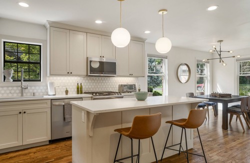 Cherry Street House | Modern Cottage w/King Bed + Mins to TU or Expo Square
