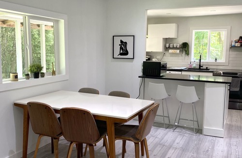 Mountainhome Cottage | Modern Cottage with Beautiful Backyard and Firepit!