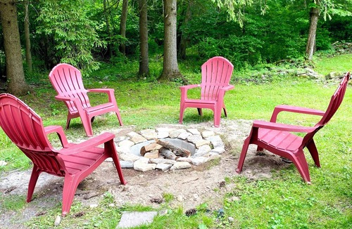 Mountainhome Cottage | Modern Cottage with Beautiful Backyard and Firepit!