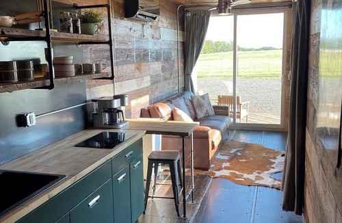 Nemo House | Modern Country Container Home - Great Location