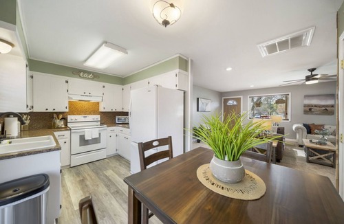Muskogee House | Modern Country Gem/Huge Yard/Coffee Bar/King Bed