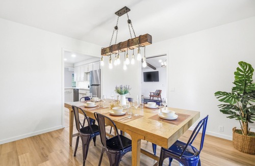 Broken Arrow House | Modern Country Retreat w/outdoor fire pit! Newly remodeled~Sleeps 9~board games