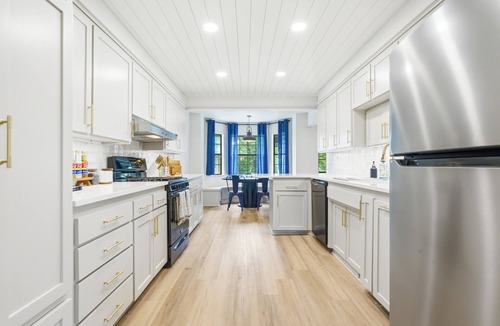 Broken Arrow House | Modern Country Retreat w/outdoor fire pit! Newly remodeled~Sleeps 9~board games