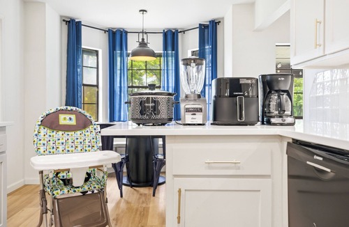 Broken Arrow House | Modern Country Retreat w/outdoor fire pit! Newly remodeled~Sleeps 9~board games