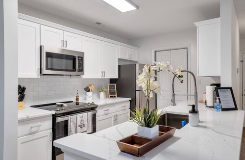 Sharon Woods Apartment | Modern Country Retreat | South Park |