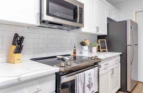 Sharon Woods Apartment | Modern Country Retreat | South Park |