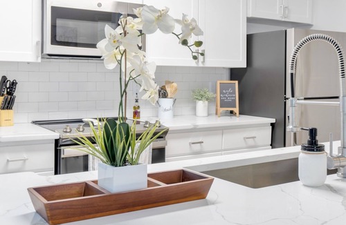 Sharon Woods Apartment | Modern Country Retreat | South Park |
