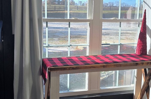 Macomb Apartment | Modern country studio apartment in Mountain Grove