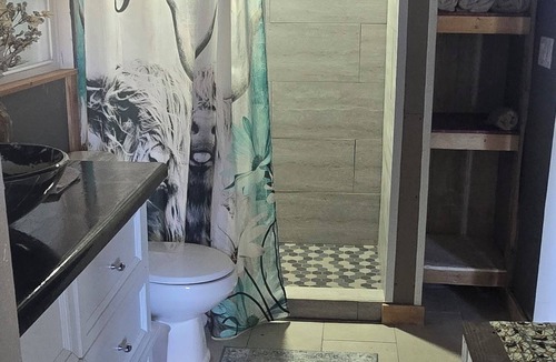 Macomb Apartment | Modern country studio apartment in Mountain Grove
