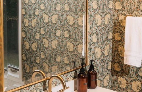 Mount Marion House | Modern Country w/ Hot Tub, fire pit, gym, pool