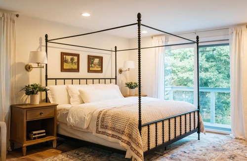 Mount Marion House | Modern Country w/ Hot Tub, fire pit, gym, pool