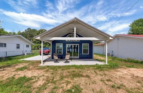 Morrilton House | Modern Couples Retreat . Lakefront . Private Dock