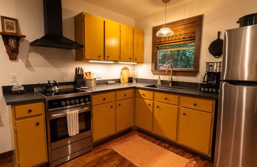 Dennis Cabin | Modern Cowboy Cabin with Scenic Country Views