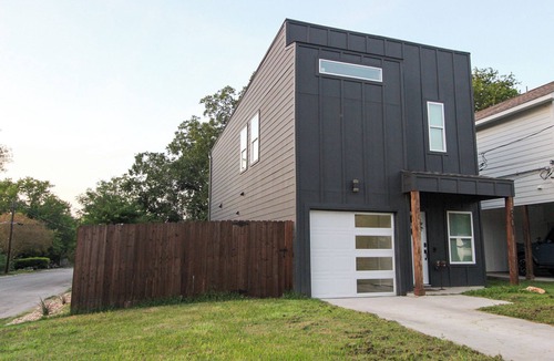 Lockhart House | Modern Cowboy Retreat Near Downtown Lockhart