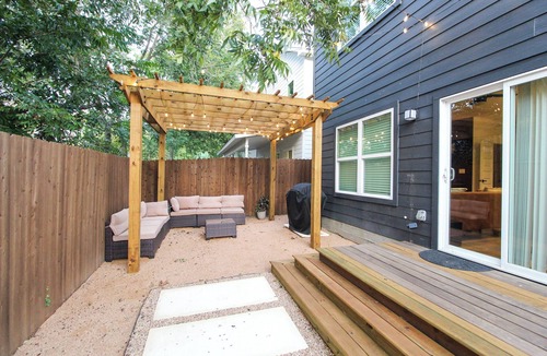 Lockhart House | Modern Cowboy Retreat Near Downtown Lockhart