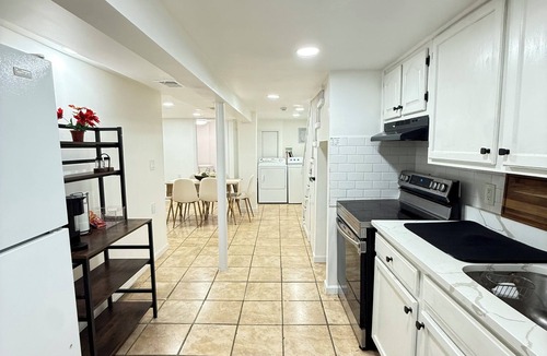 Ampere Apartment | Modern & Cozy 1 Bedroom Apt with Private Backyard.