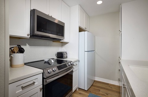 Townsite Condo | Modern & Cozy 1-Bedroom with Scenic Walkout Patio – Perfectly Remodeled