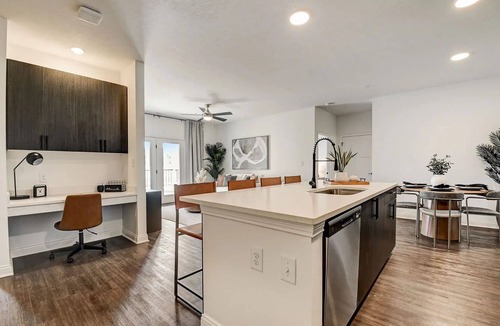 Whitestown Apartment | Modern Cozy 2-bdrm 2-bath Escape