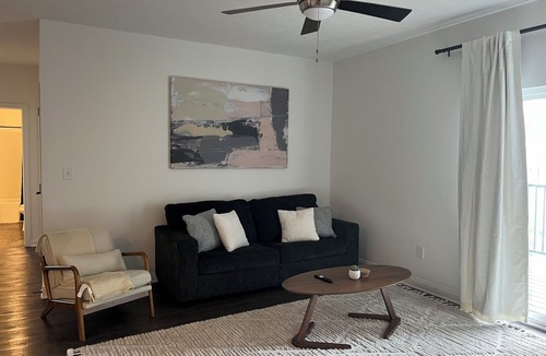 Whitestown Apartment | Modern Cozy 2-bdrm 2-bath Escape