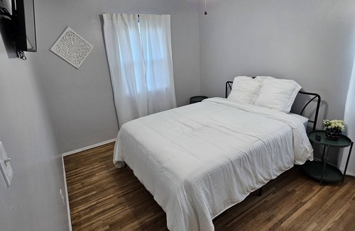 San Bernardino House | Modern cozy 2 bedroom