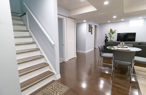Brampton House | Modern Cozy 2 Bedroom Guest Private Suite, Brampton