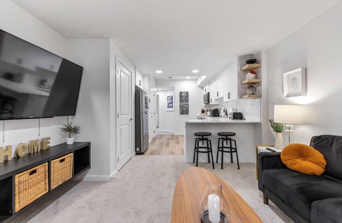 Southeast Calgary House | Modern & Cozy 2-Bedroom Suite in Mahogany