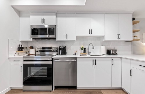 Southeast Calgary House | Modern & Cozy 2-Bedroom Suite in Mahogany