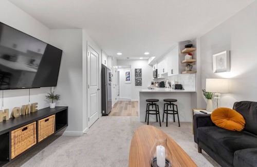 Southeast Calgary Apartment | Modern & Cozy 2-Bedroom Suite in Mahogany