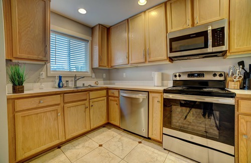 Northgate House | Modern & Cozy 2 BR Townhouse