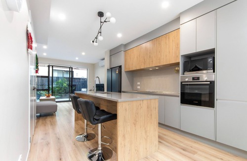 Hobsonville House | Modern & Cozy 2BR Harborlight Terrace